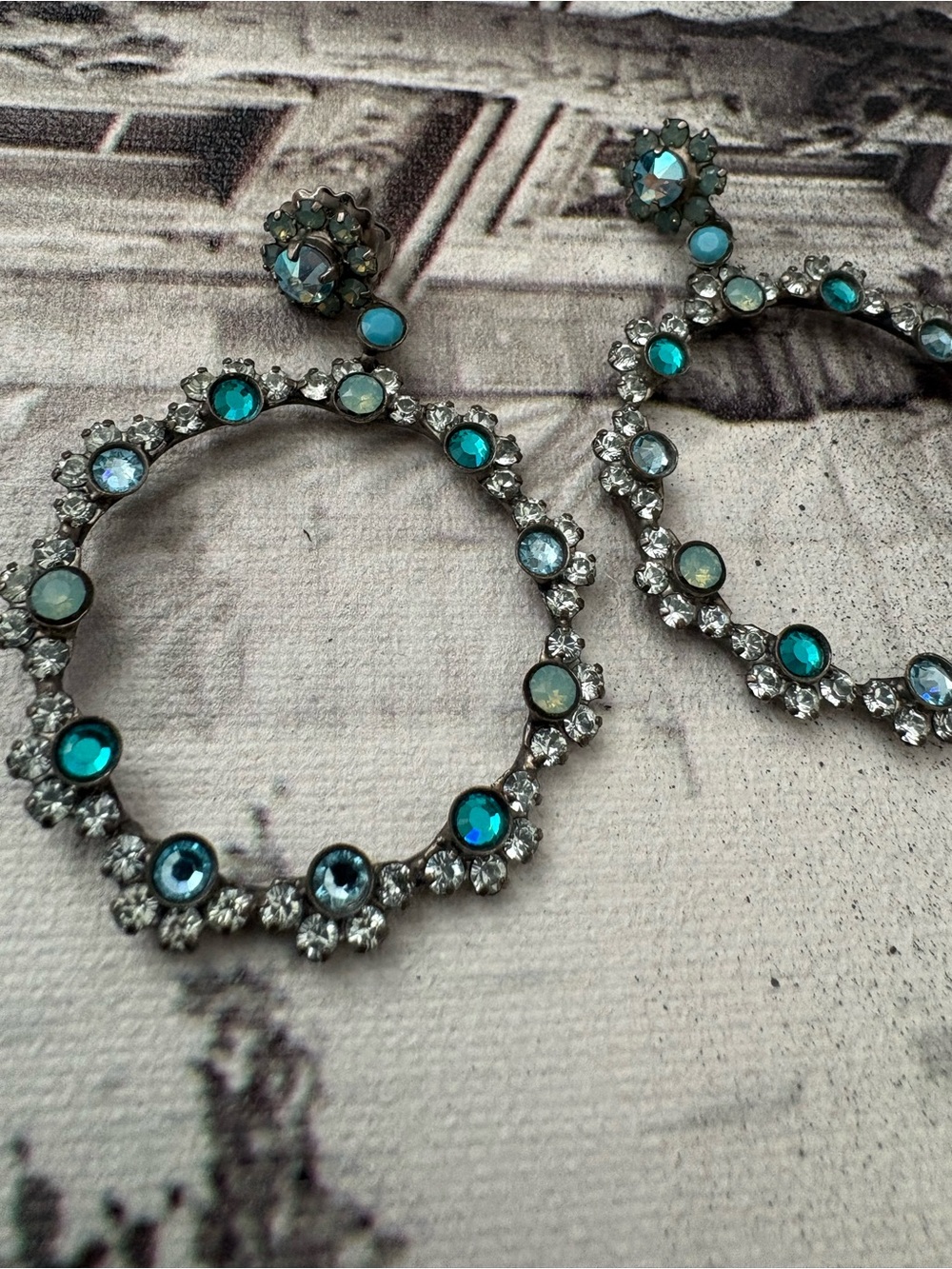 Sorrelli Teal and Aqua Crystal Circle Earrings w/ Posts Silver, Opalescent NWOT